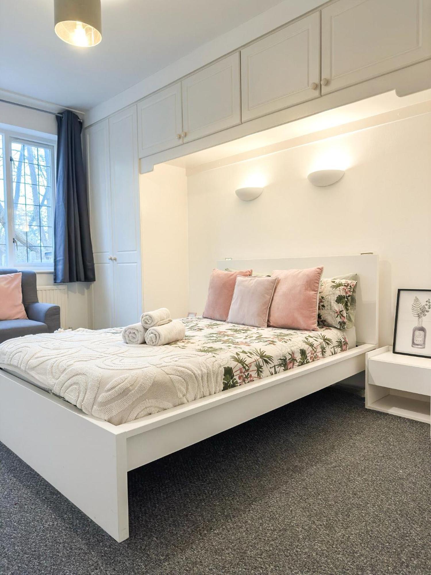 Cosy Apartments Near Hampstead Heath With Free On-Site Parking & Private Gardens, Golders Green لندن المظهر الخارجي الصورة