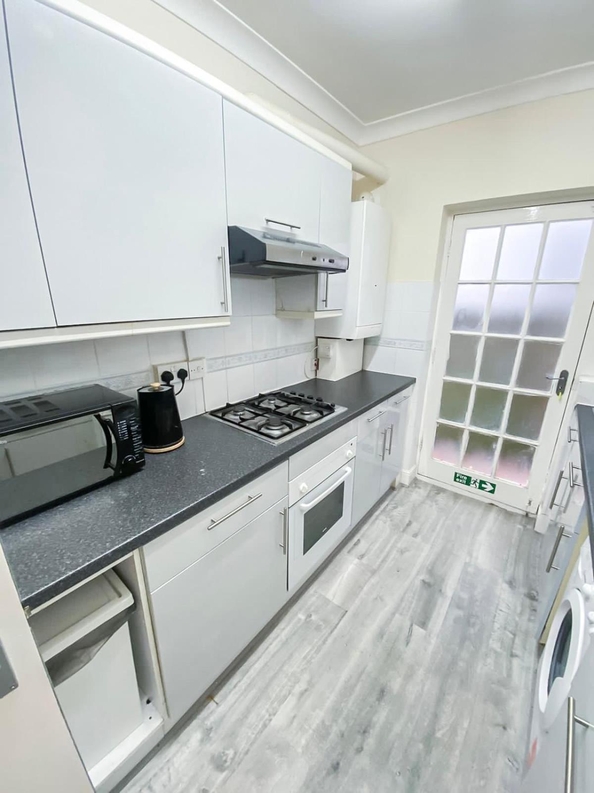 Cosy Apartments Near Hampstead Heath With Free On-Site Parking & Private Gardens, Golders Green لندن المظهر الخارجي الصورة